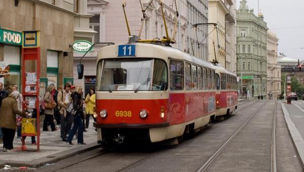 tramvaj v pražských ulicích