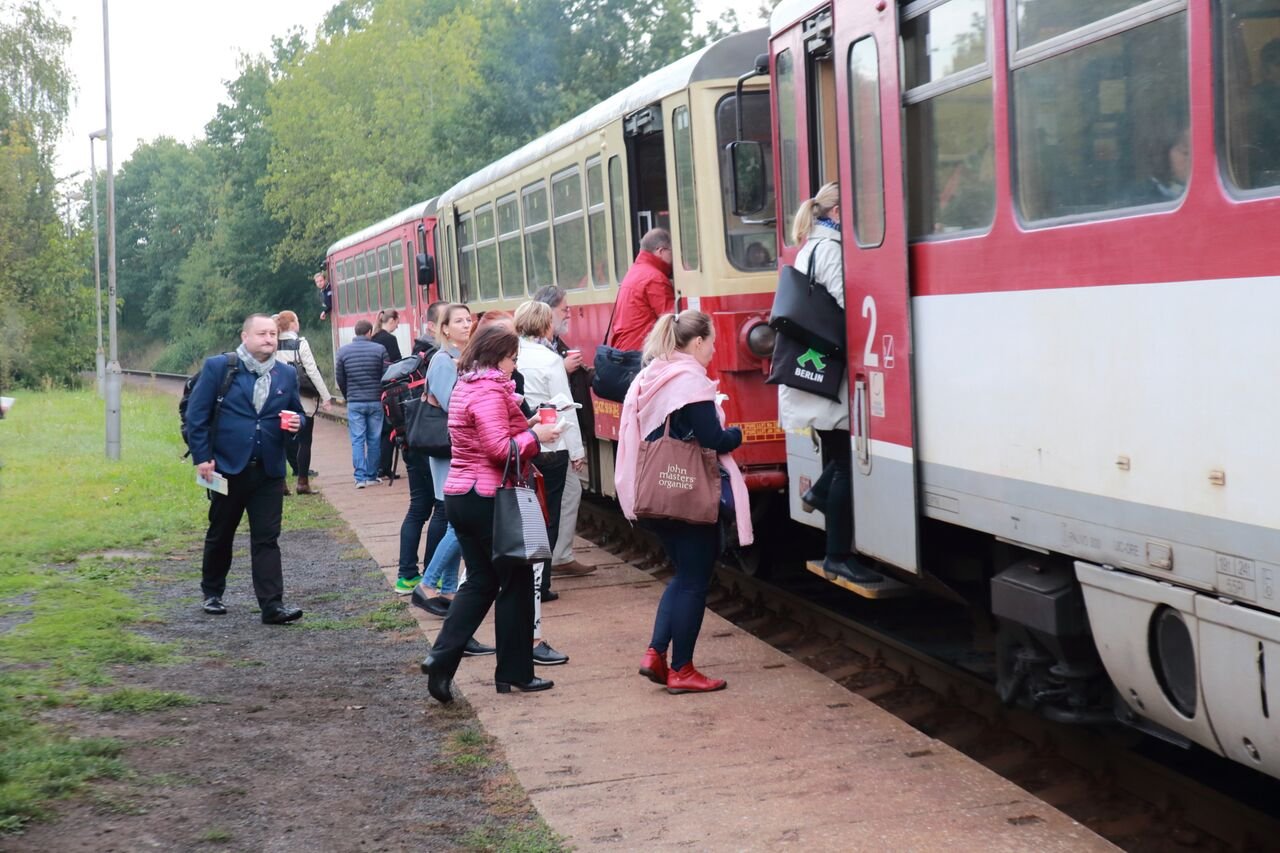 MOMENTKA Z LOŇSKÉHO ROČNÍKU AKCE sNÍDANĚ NA PERÓNĚ