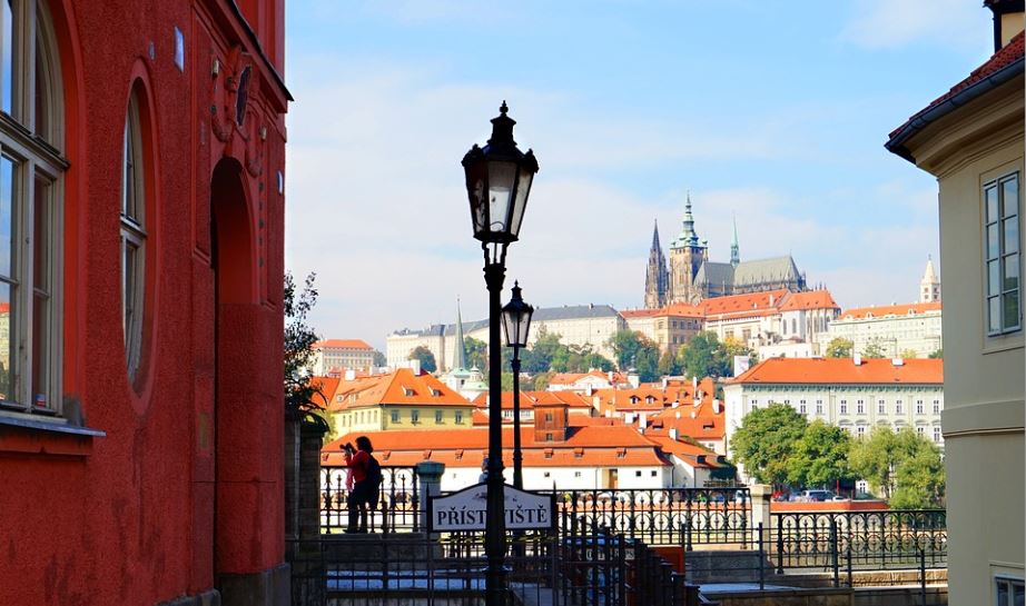 foto: plynová lampa na vltavském nábřeží