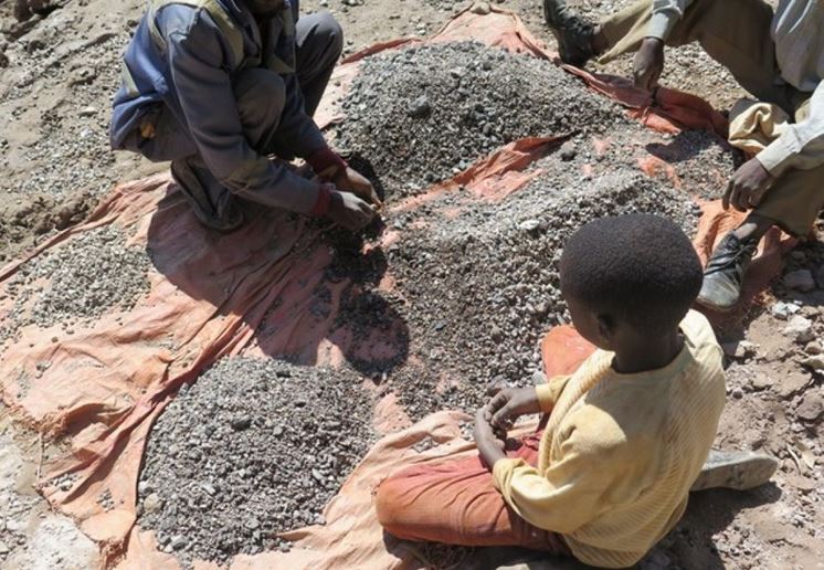 foto dítěte v konžských kobaltových dolech