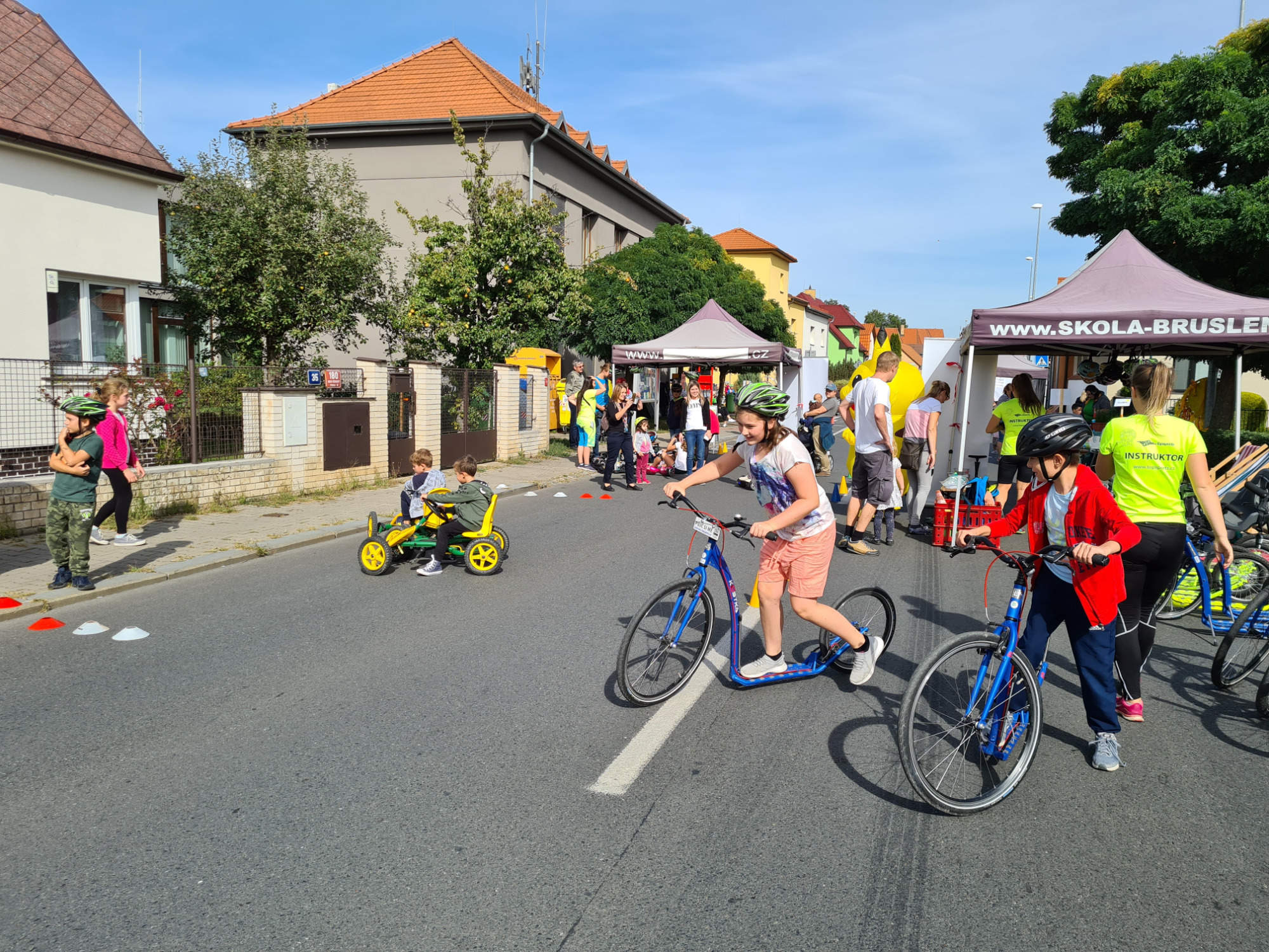 foto z Dne bez aut v Dolních Měcholupech