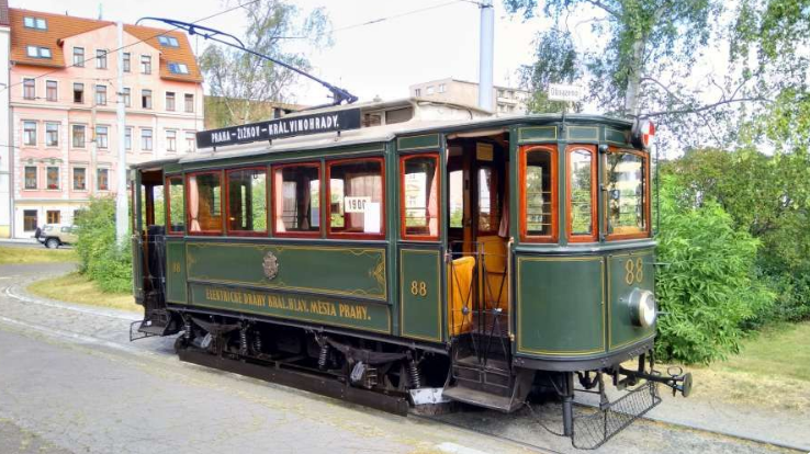 foto historické tramvaje 88