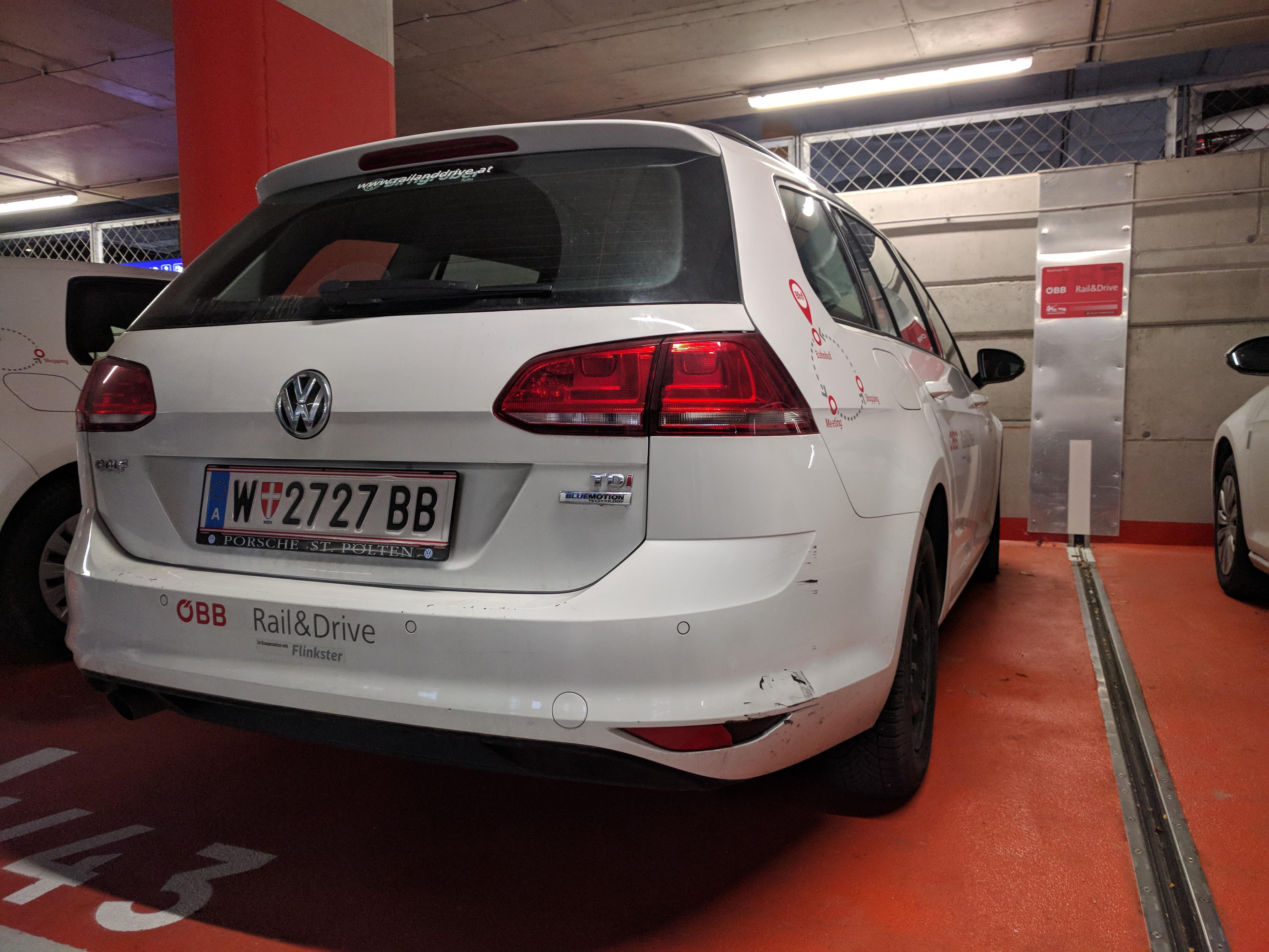 Námi zarezervovaný VW Golf čekající na vyzvednutí | Autor: Ondřej Běnek