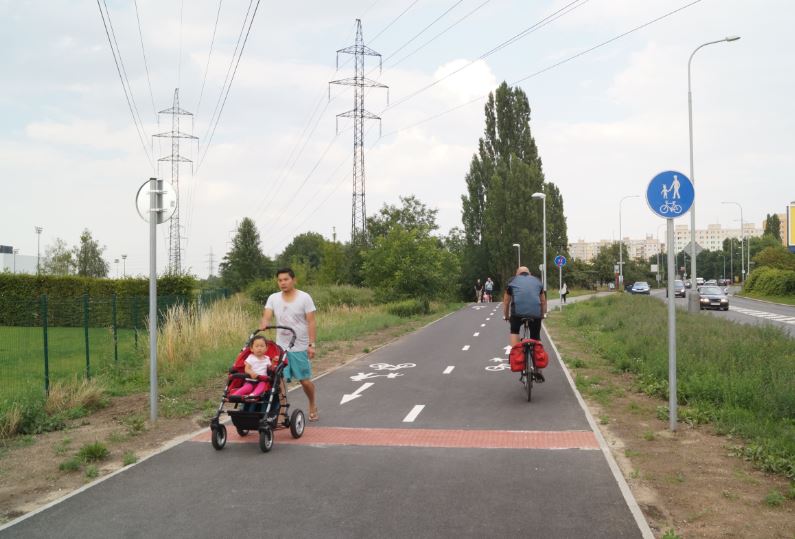 společná stezka pro chodce a pro cyklisty