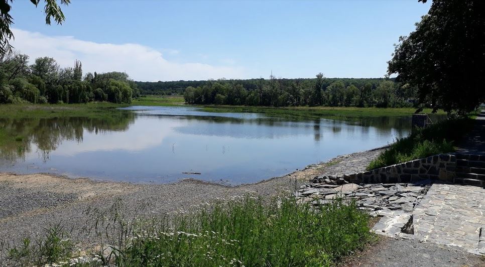 foto Bilogické rybníka v Ladech