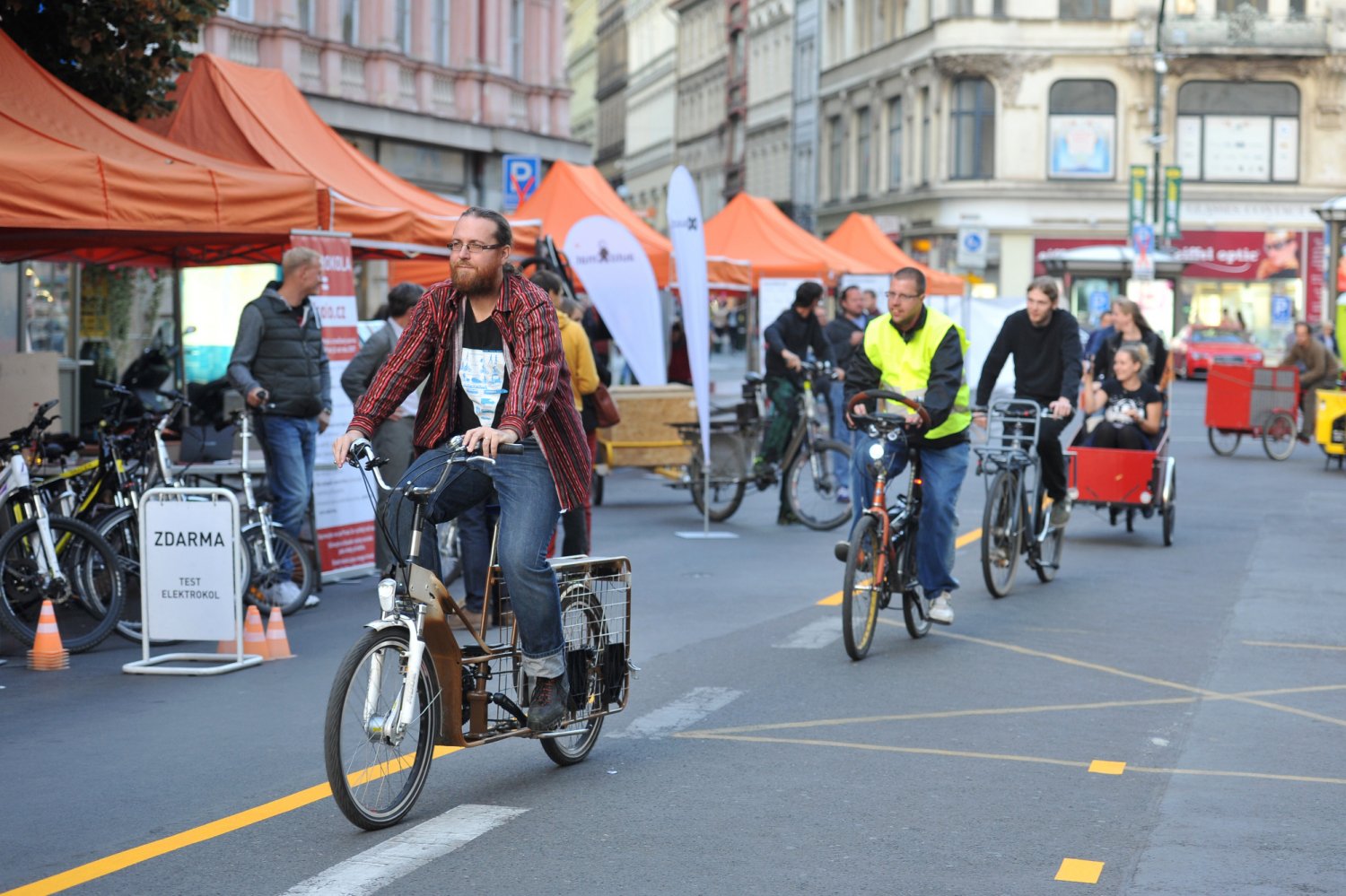 cyklisté na Dnu bez aut 2016
