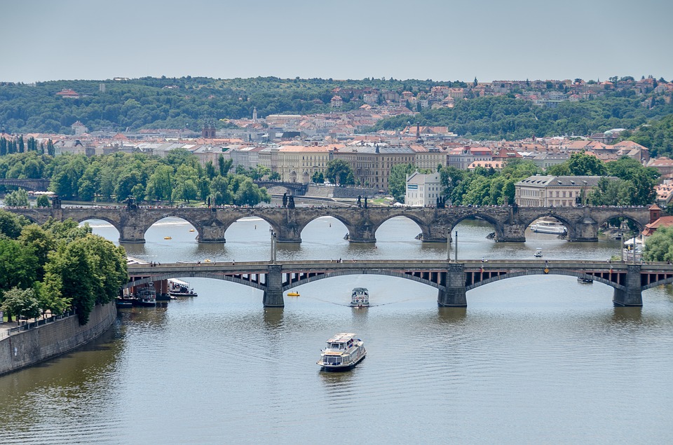 panorama - foro z Malé Strany, pohled na Vltavu