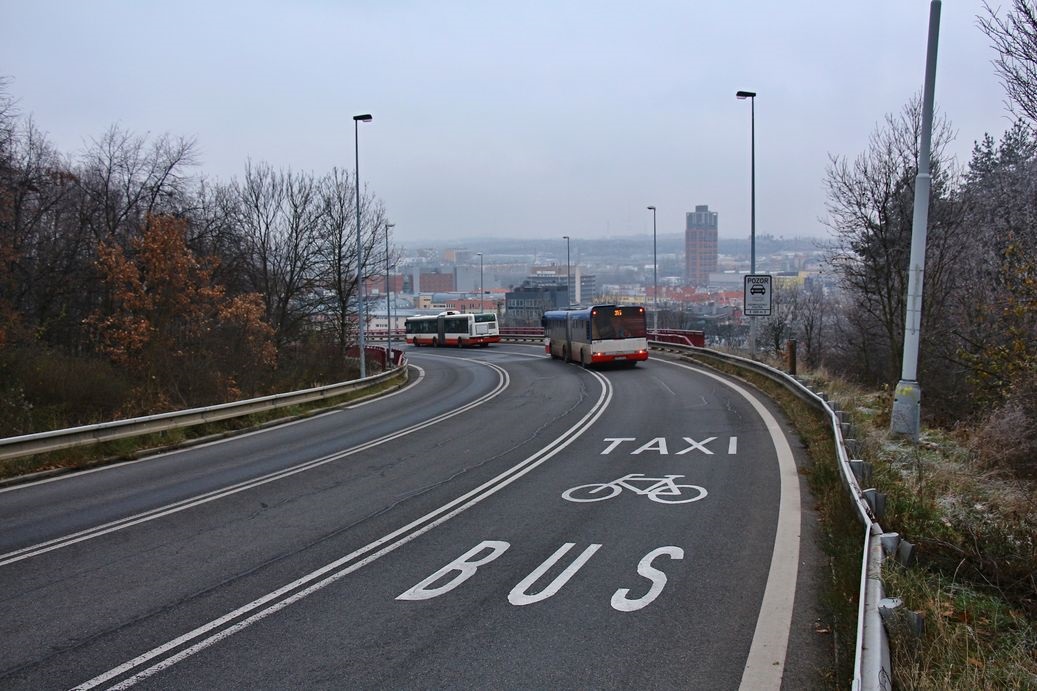 Preferenční opatření pro autobusy, cyklisty a taxi - Vysočanská estakáda