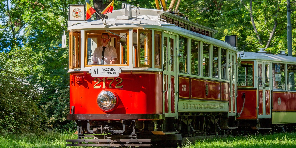 foto historické tramvaje DPP