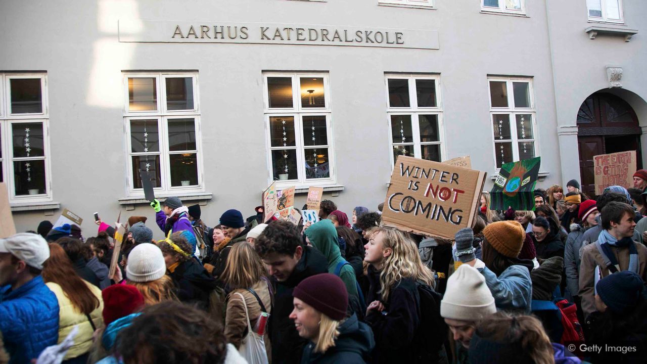 Pokud dánská vláda nesplní závazek vůči klimatu, teoreticky může ztratit většinu. | Zdroj: BBC