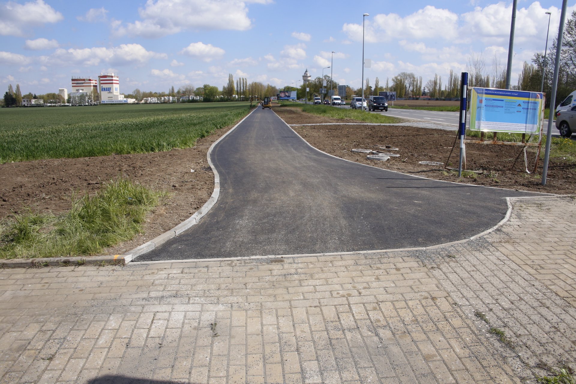 Mladoboleslavská - stezka pro pěší a cyklisty