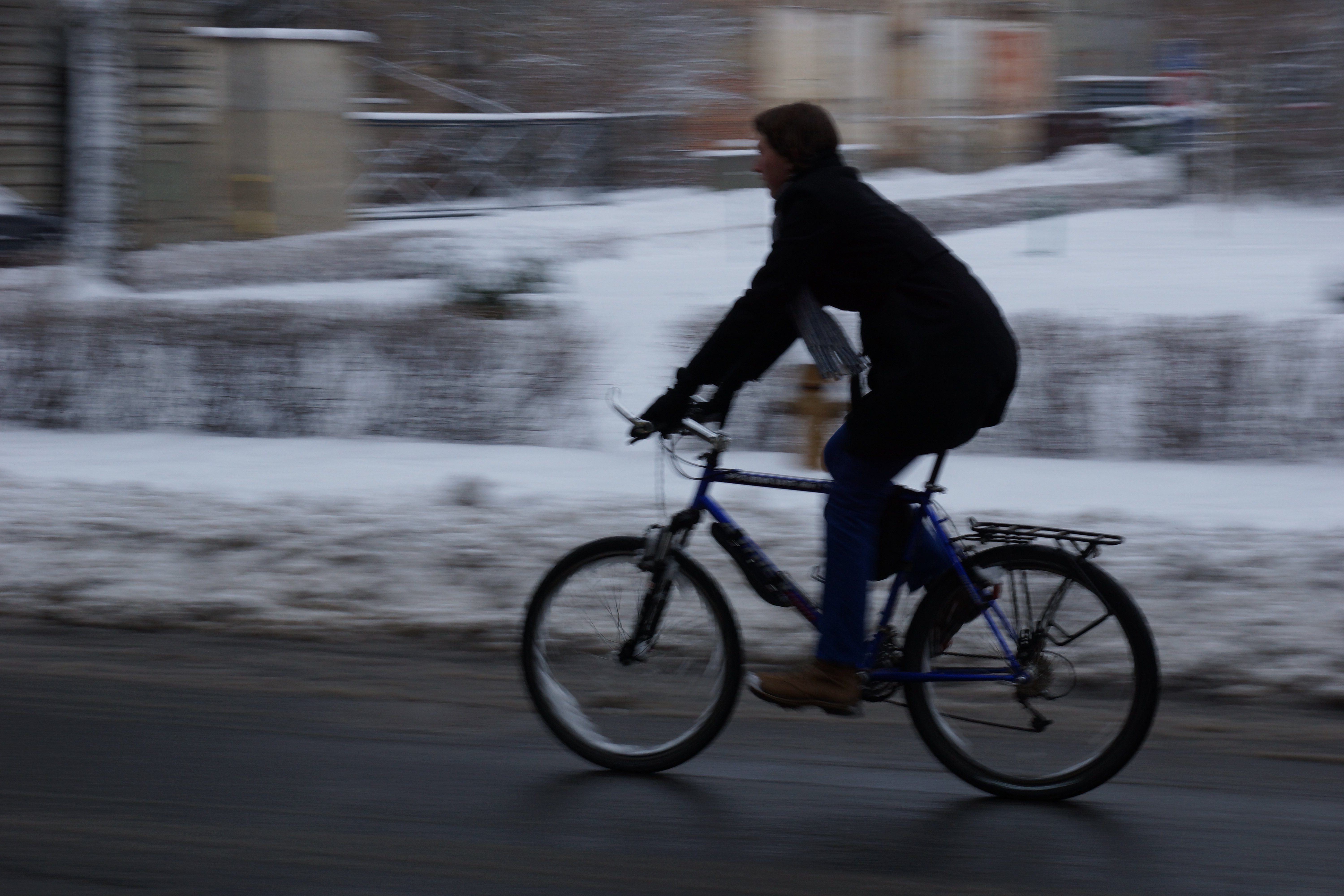 neosvětlený cyklista