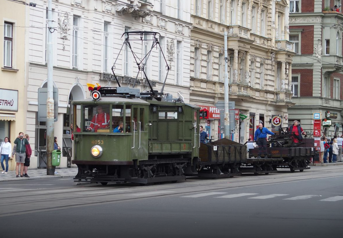 nákladní tramvaj na ulici