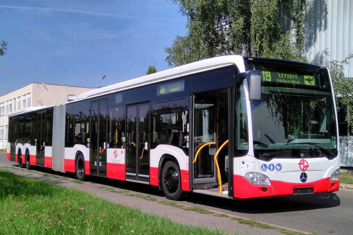 foto velkokapacitního autobusu Mercedes