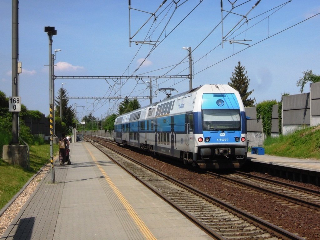 Železniční zastávka Praha-Kolovraty, celkový pohled