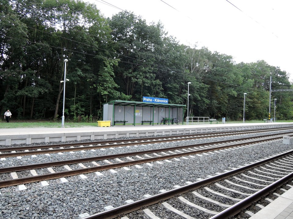 železniční zastávka v Klánovicích