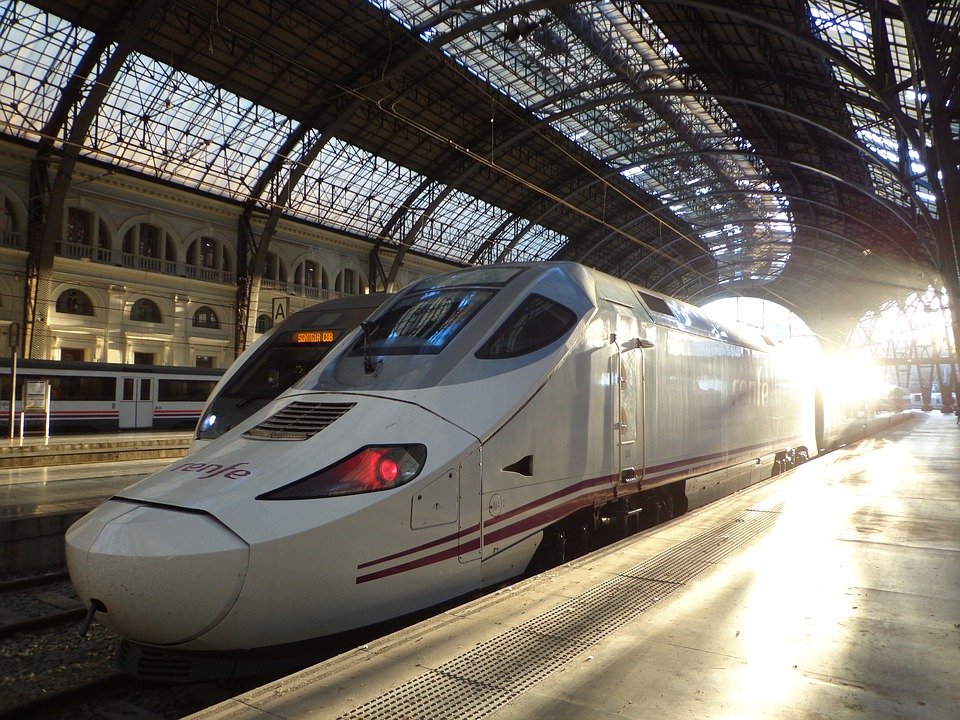 vlak TGV na nádraží
