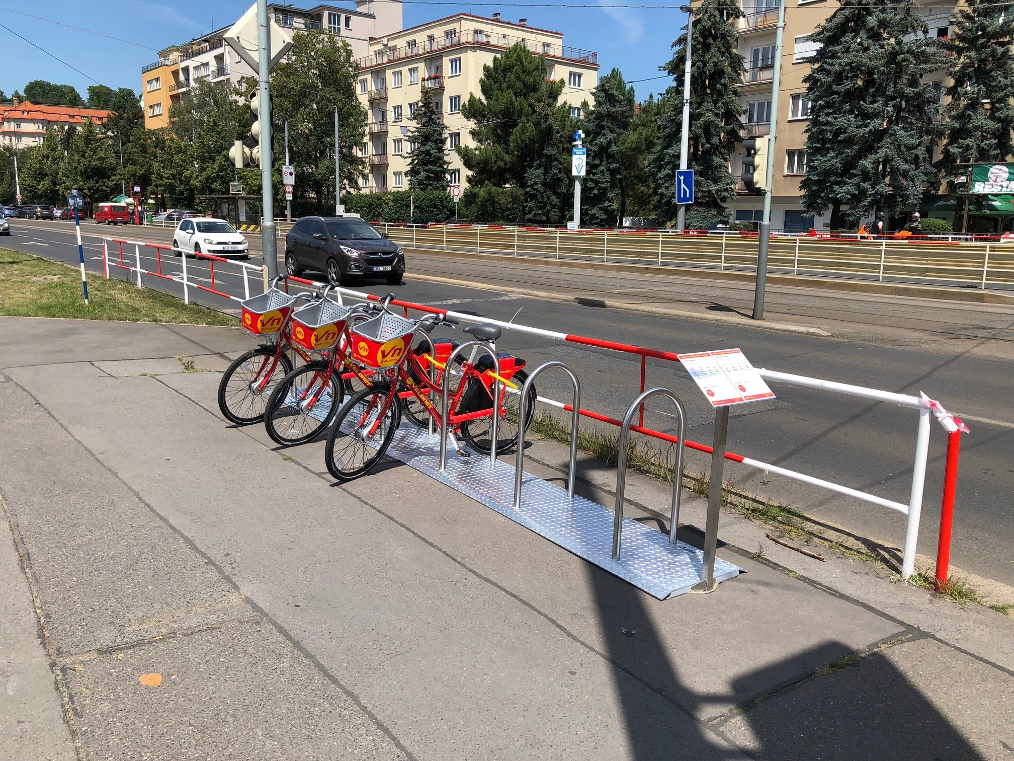 Zaparkovaná kola Velonetu