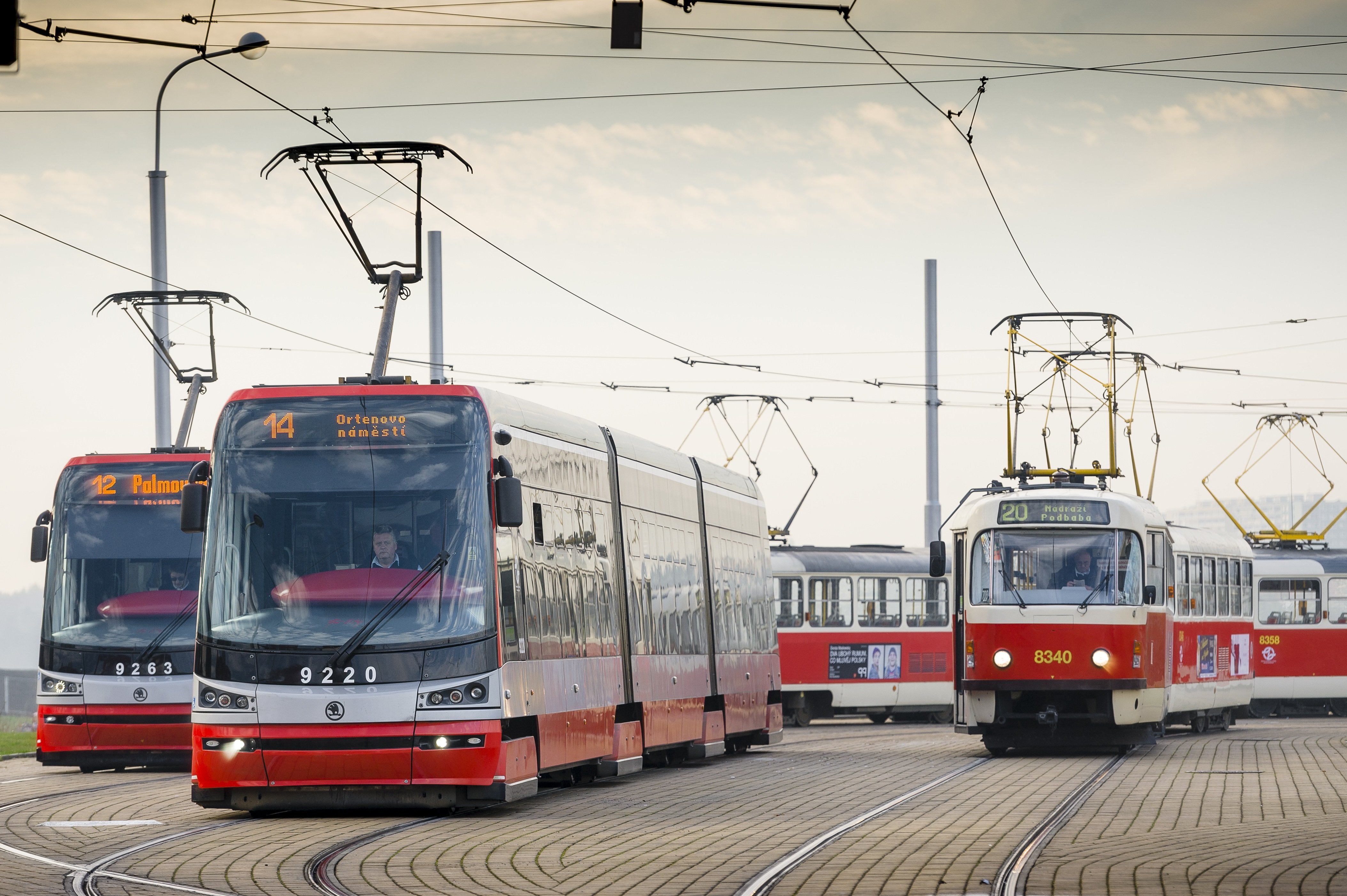 mnoho tramvají na konečné