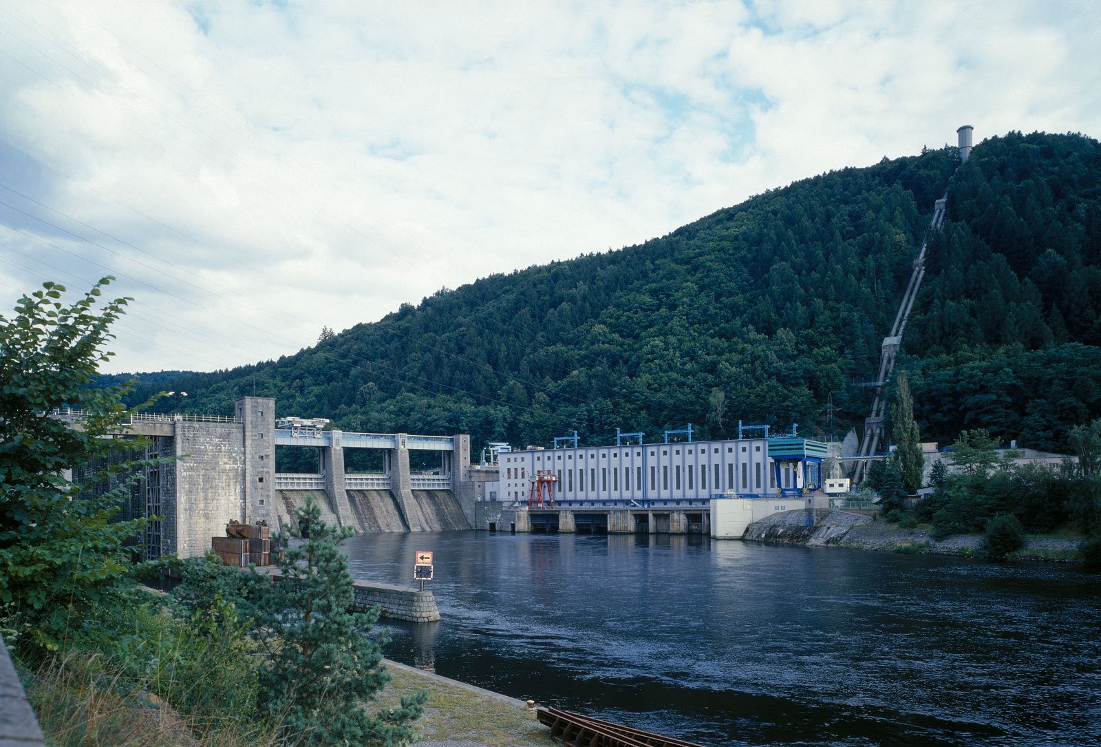 foto vodní elektrárny Štěchovice