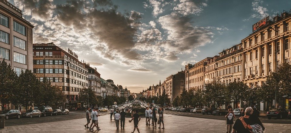 foto Václavského náměstí, pohled odshora dolů