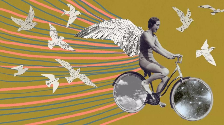 fotomontáž s grafikou: žena jede na kole (foto), na zádech má namalovaná křídla a kolem poletují namalovaní ptáci