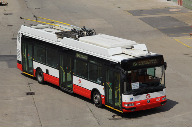 foto nového pražského trolejbusu