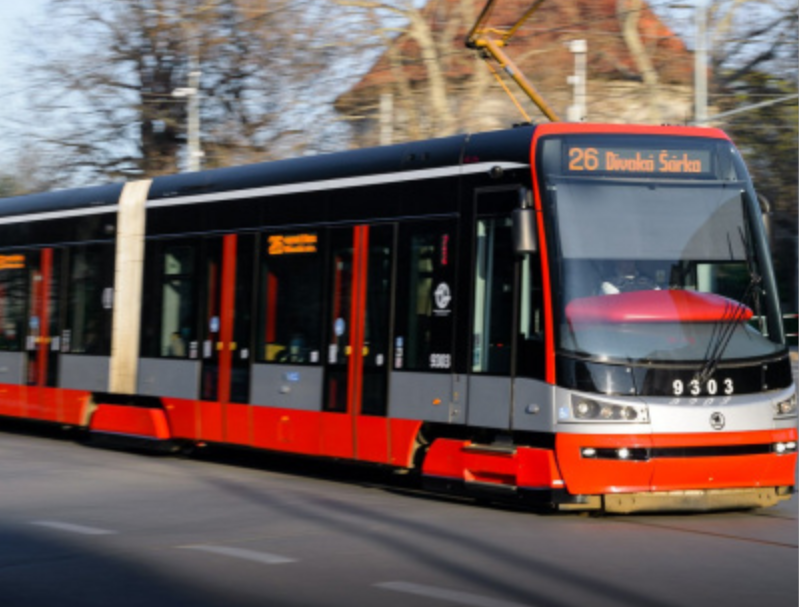 foto jedoucí tramvaje