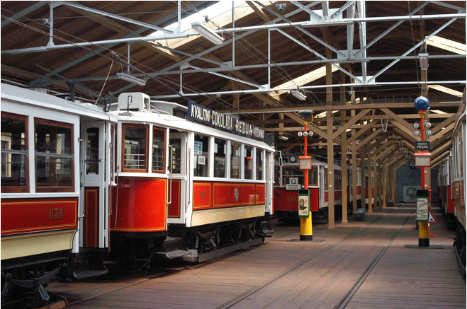 historická tramvaj v muzeu