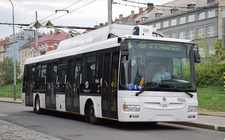 foto nového pražského trolejbusu