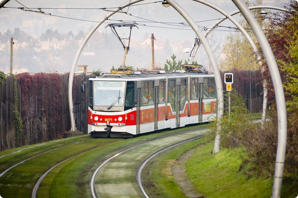 jedoucí tramvaj