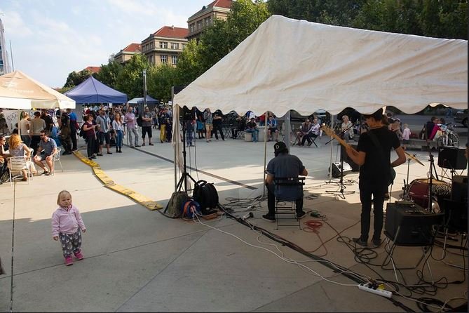 foto z loňské ročníku akce Zažít město jinak v Dejvicích