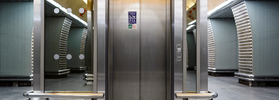 foto dveří výtahu 