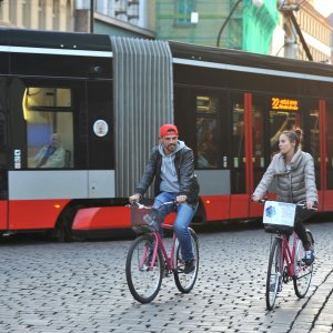 Tramvaje na pěší zónu patří. Ani v Dne bez aut nebyl jejich provoz přerušen. 