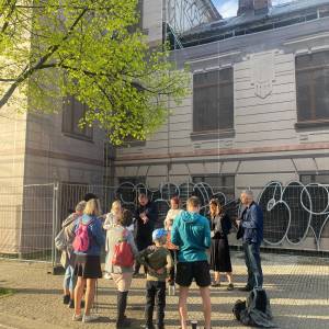 Před nádražím Vyšehrad