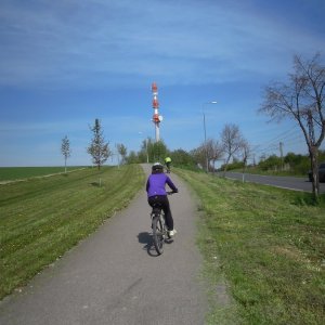 Cyklostezka stoupá k Zelenči (Autor: Jiří Juřík)