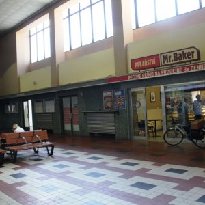 Čekárna a pekařství na nádraží
