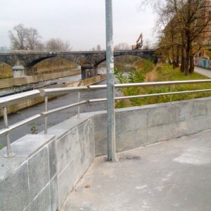 Příklad nové infrastruktury 5 - ochranná zídka u cyklostezky